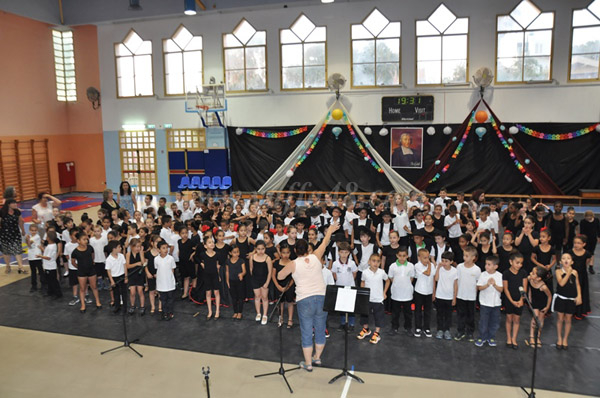 بالصور: حفل تخريج طلاب الصفوف الأول والثاني من مدرسة الفرير بمدينة يافا